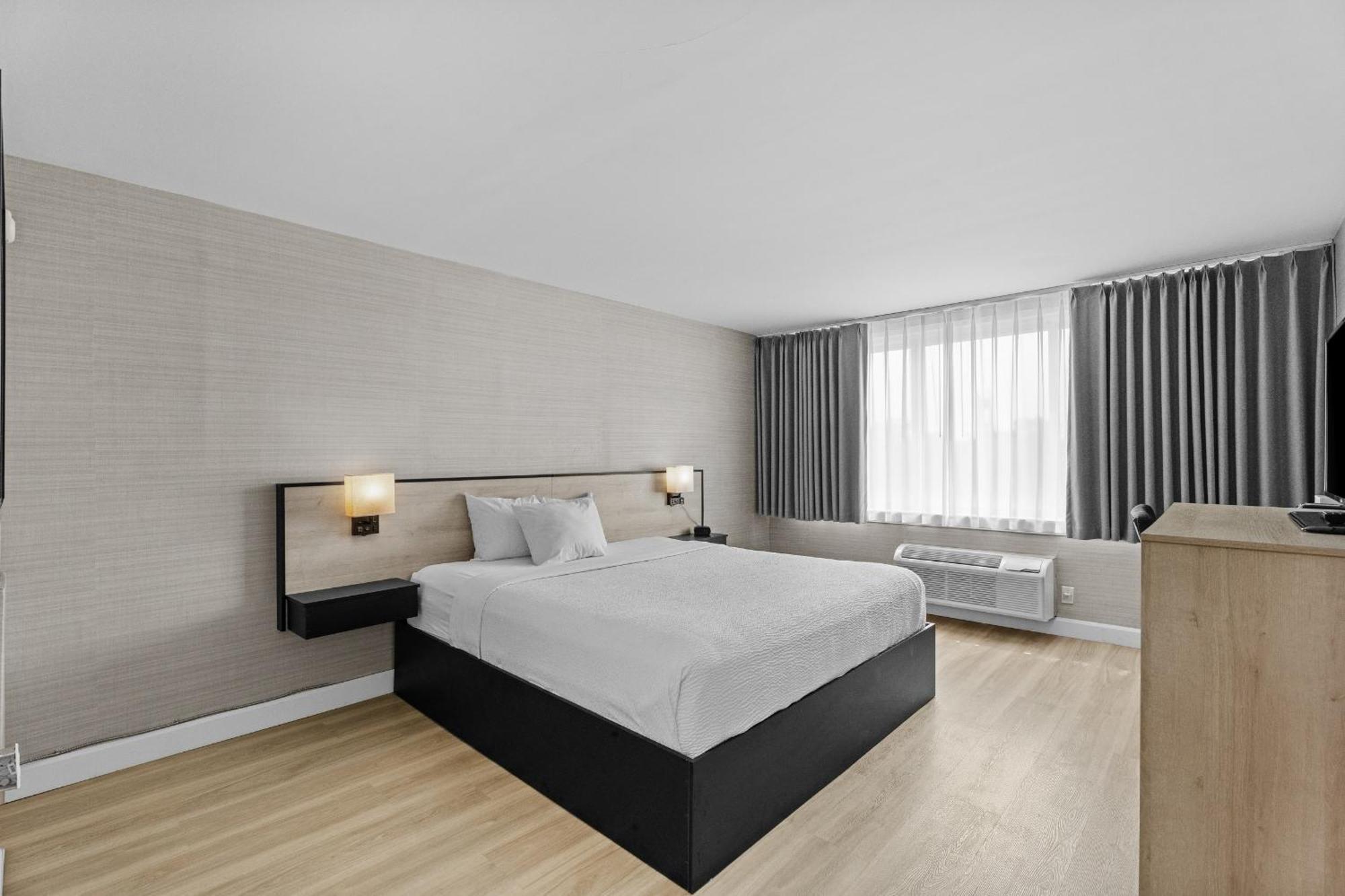King Room - Non-Smoking